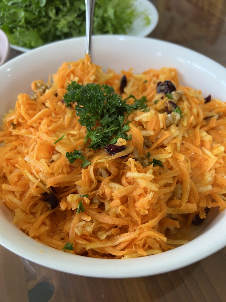 人参とりんごのサラダ、マヌカハニー入り